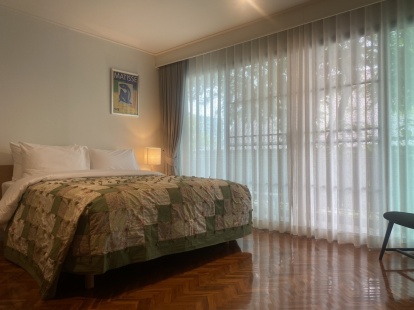 1 Bedroom Queen Deluxe with Living Room<